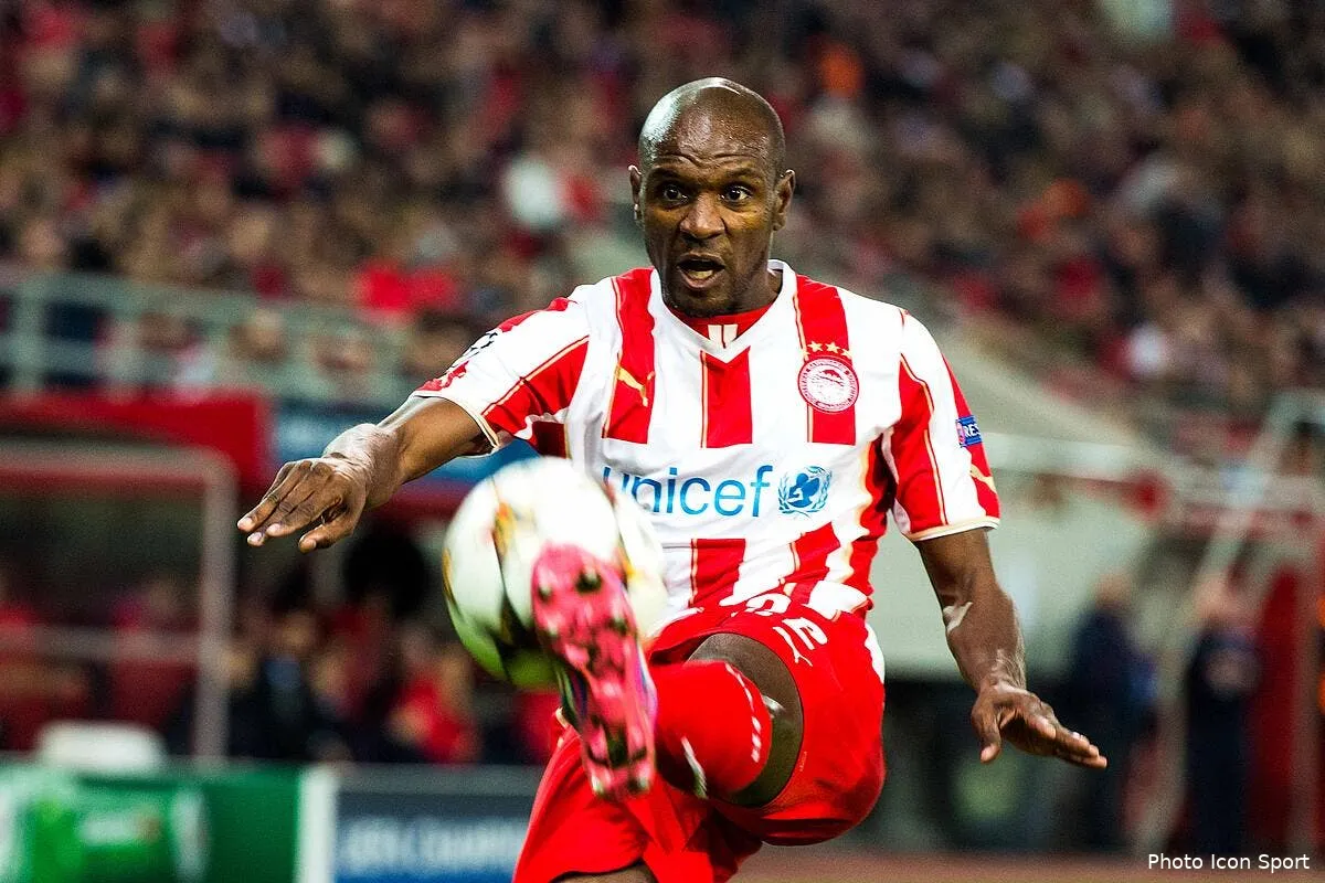 abidal refuse l offre du barca et s explique iconsport bbb 091214 08 11104499