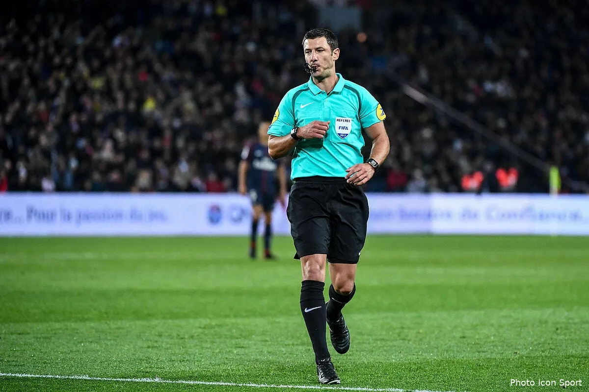 affaire balotelli la plainte contre l arbitre classee sans suite iconsport icon dib 181117 14 27210865