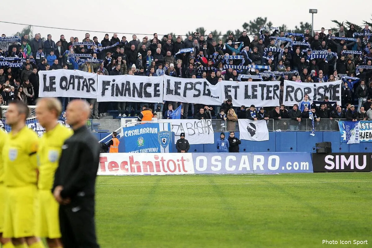 affaire de la banderole anti qatar thiriez met la pression banderole bastia101757