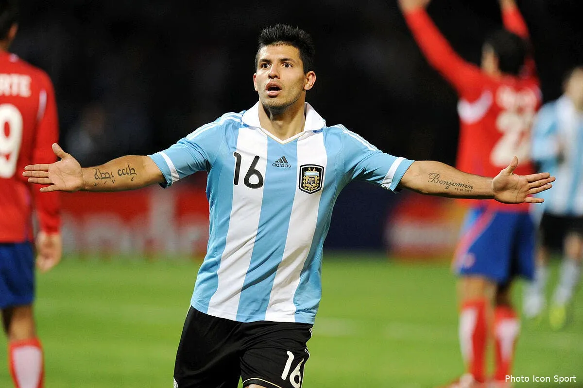 aguero s approche a grands pas de man city iconsport ima 110711 23 2422372