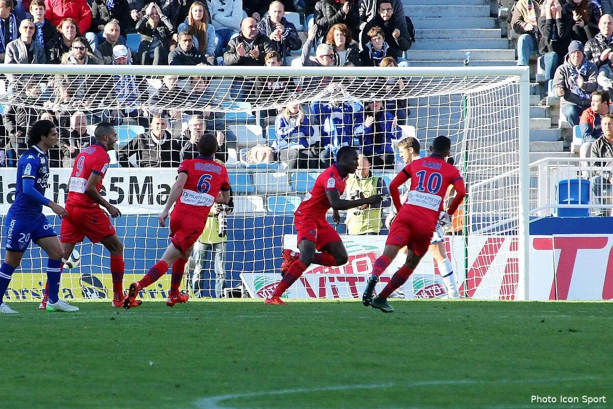 ajaccio cree la surprise et met bastia dans le rouge iconsport mae 221115 05 09126201