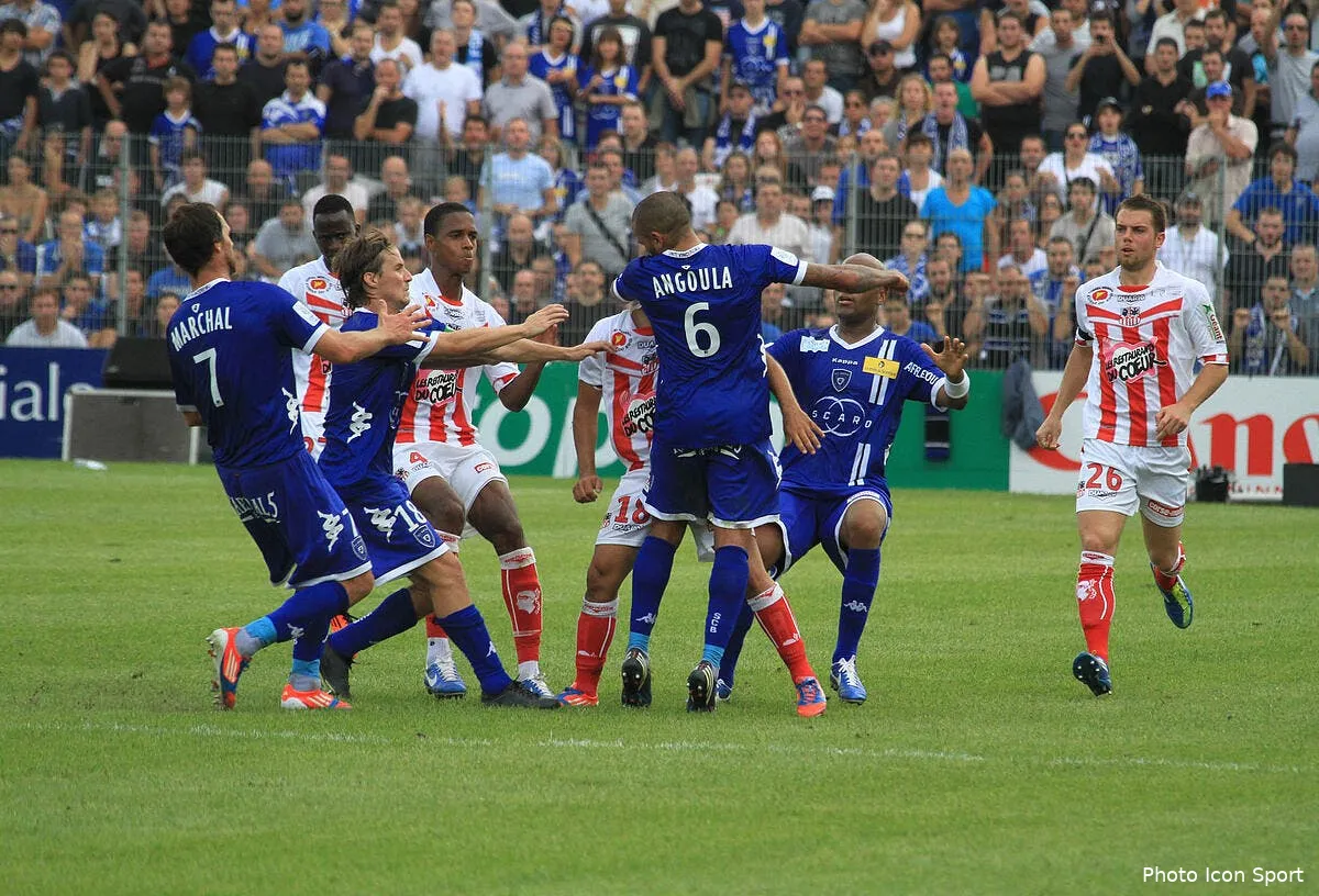 ajaccio et bastia c etait chaud mais c est 0 0 quand meme iconsport bel 211012 301 0641243