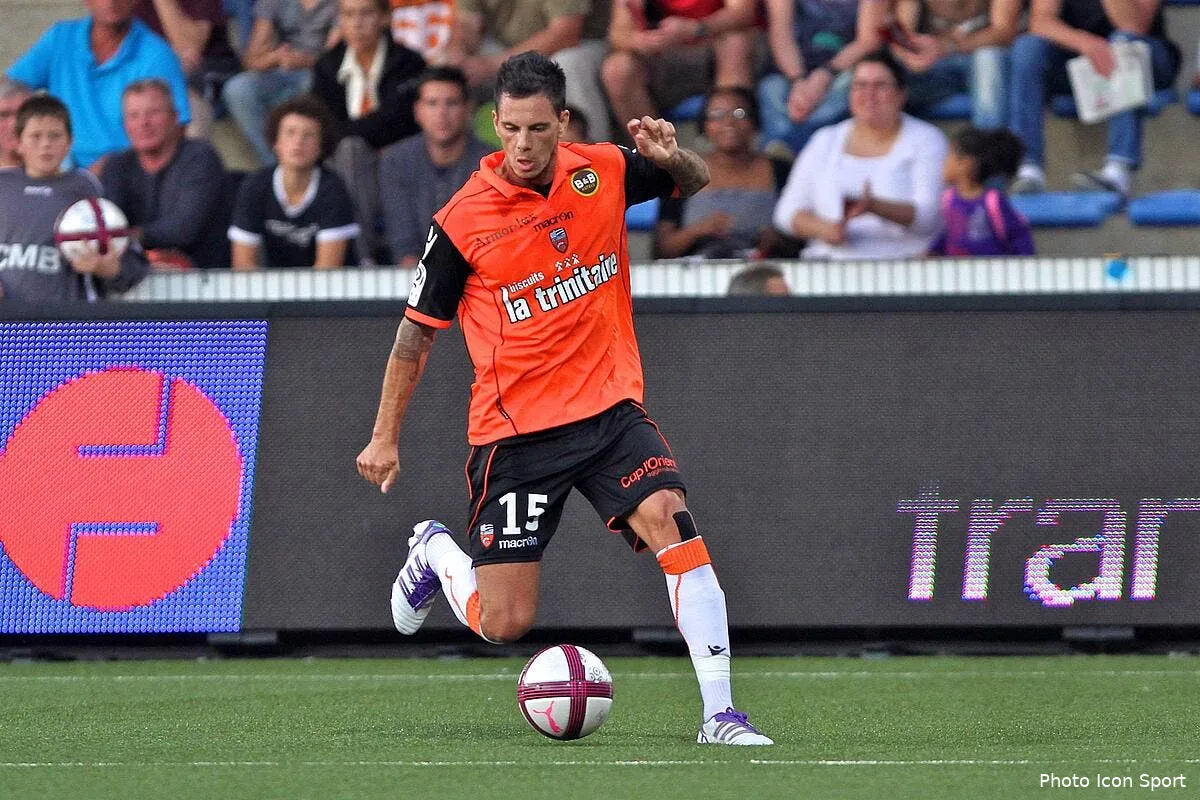 aliadiere prolonge trois ans a lorient iconsport tra 011011 05 6526773