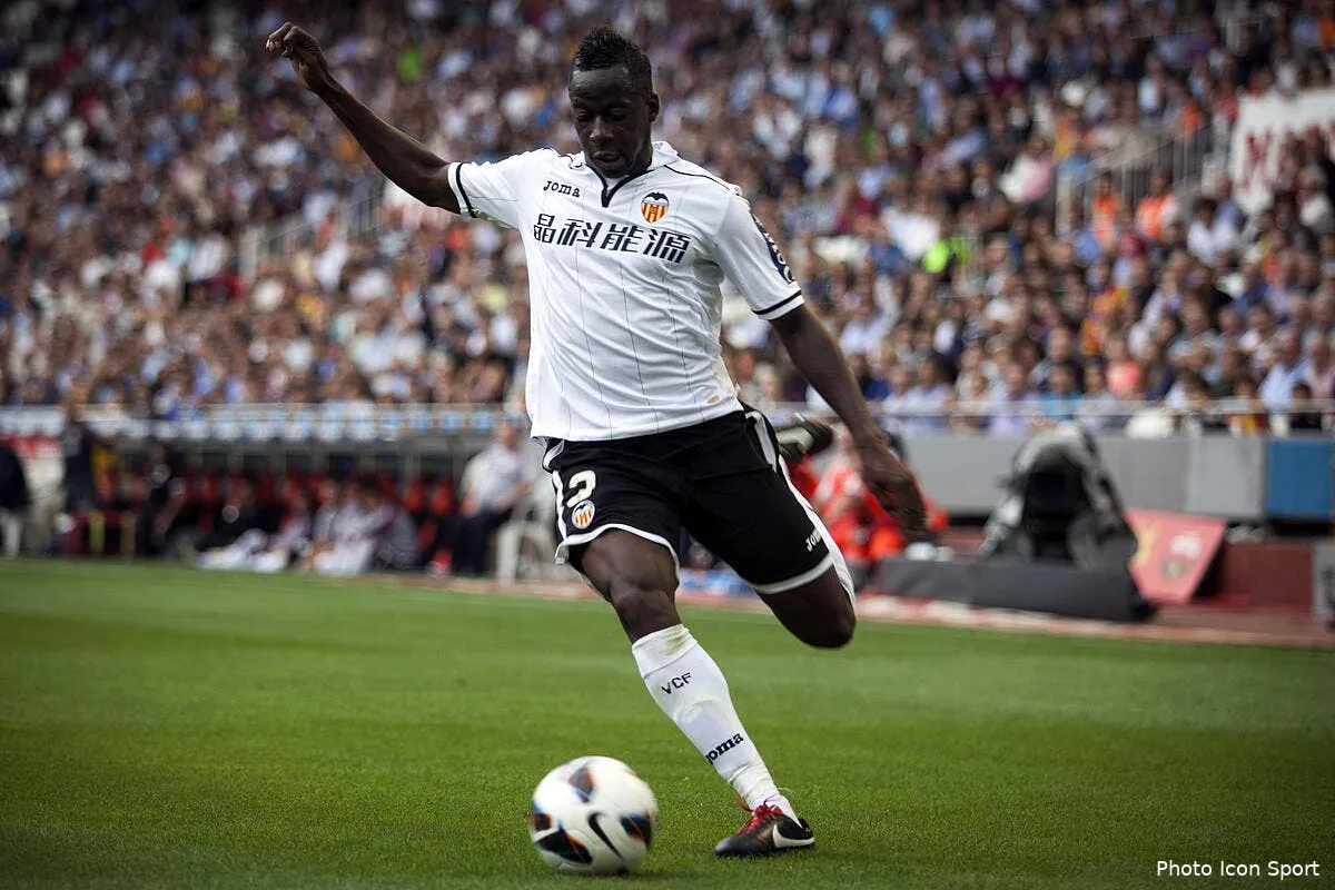 aly cissokho voit du lisandro dans le lavezzi du psg iconsport acp 290912 33 2451581