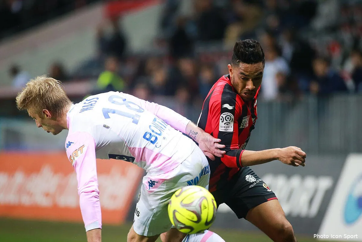 amavi refuse aston villa l ol reste dans la course iconsport hao 040415 01 10113853