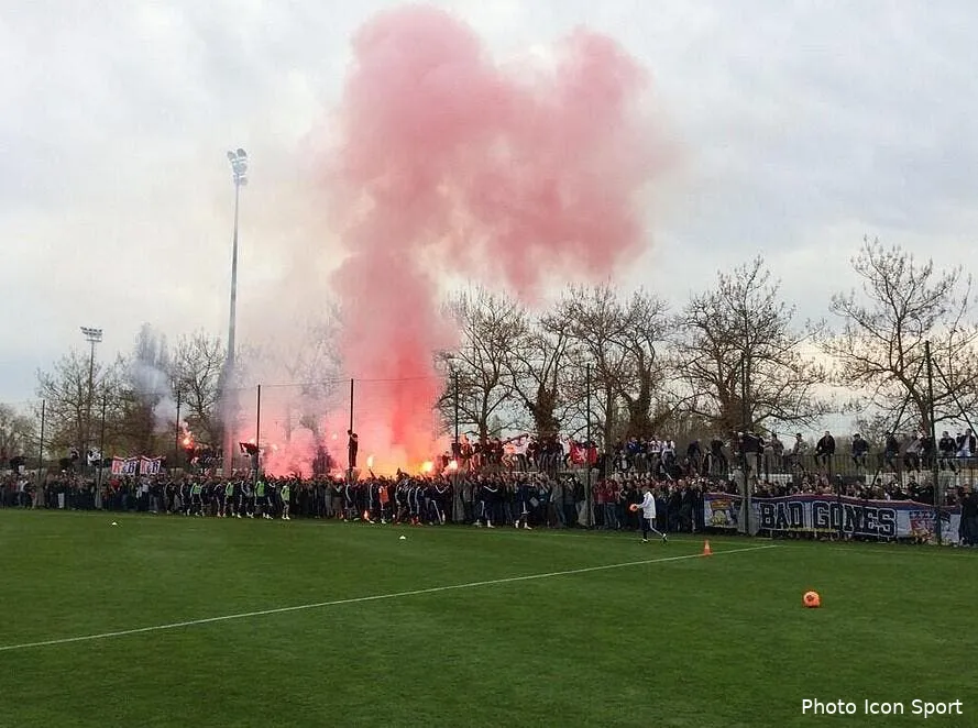 ambiance de feu a l entrainement de l ol derby79631