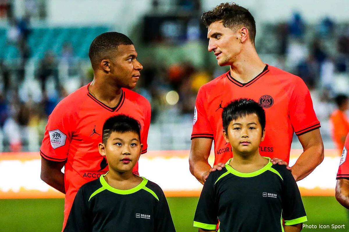 amical mbappe et cavani buteurs le psg s offre sidney icon 24086299260095