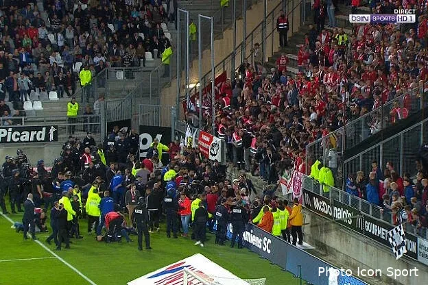 amiens lille 15 blesses dont 1 grave apres l effondrement d une barriere amiens losc195081