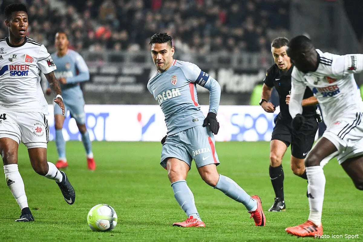 amiens sort les barbeles monaco n aura qu un point iconsport icon dib 171117 10 13200065