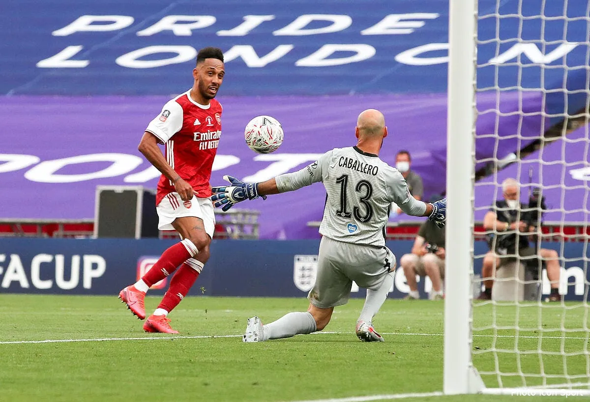 ang aubameyang offre la cup a arsenal icon 3535165290651