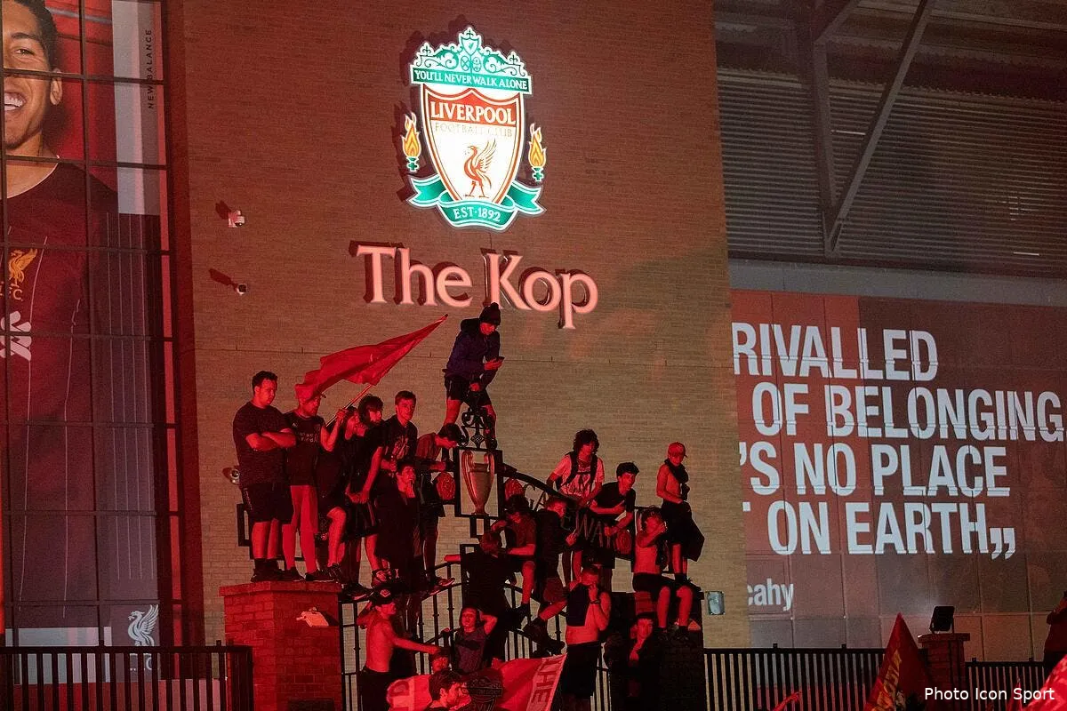 ang des supporters trop fetards liverpool prive d anfield icon 54310317287951