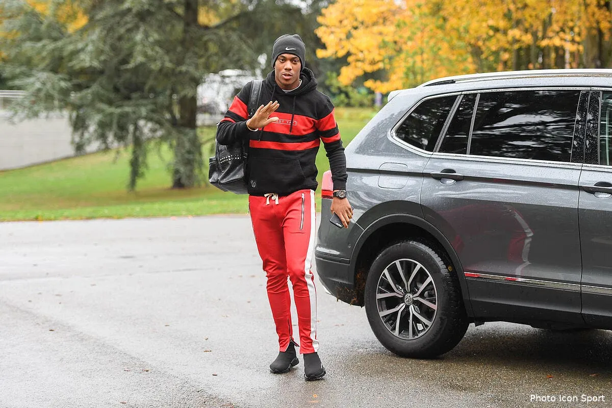 ang pris par la patrouille anthony martial s excuse aupres de sa fiancee icon dib 121118 10 16245629