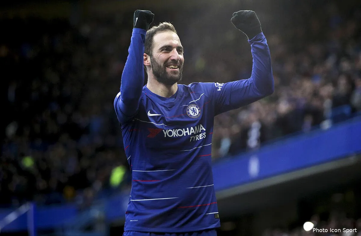 ang un double d higuain pour sa premiere a stamford bridge icon 40970358243841