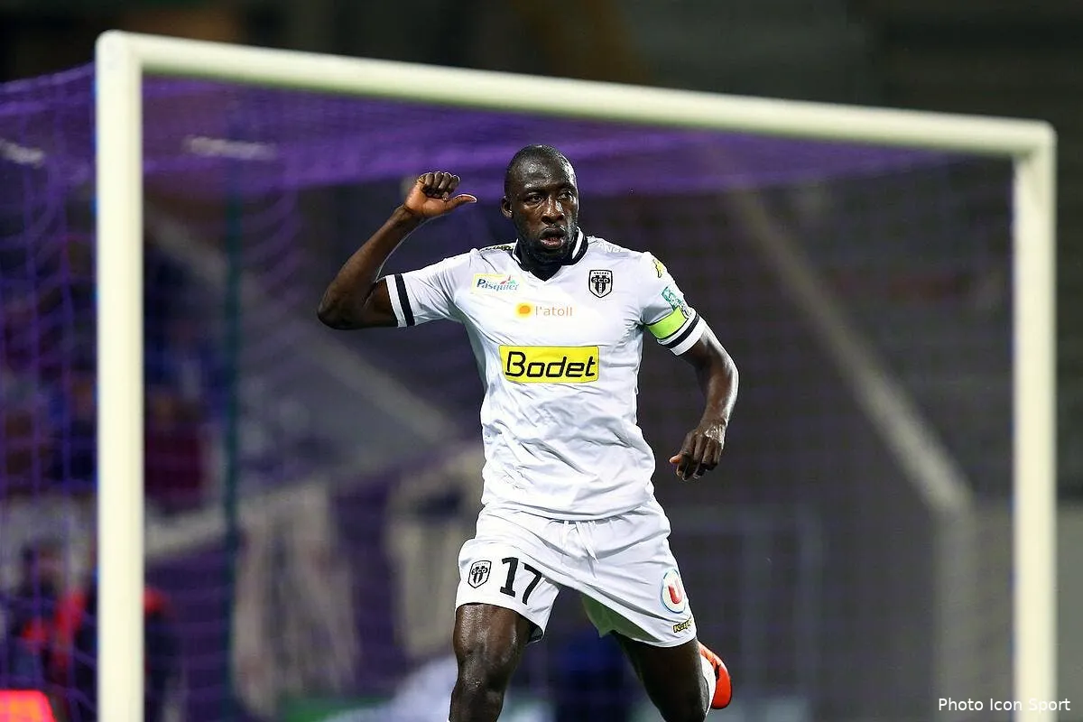 angers met un prix fou sur son meilleur buteur iconsport blo 171015 14 43124465