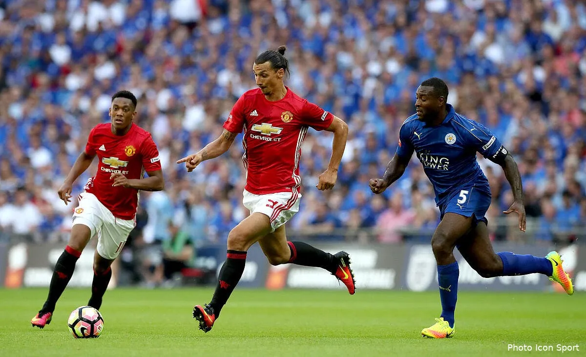 angleterre ibrahimovic offre un premier trophee a man united iconsport 28263455151098