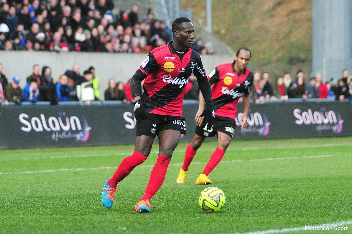 angoua l empecheur de carton a nouveau convoque iconsport leb 080215 05 01104155