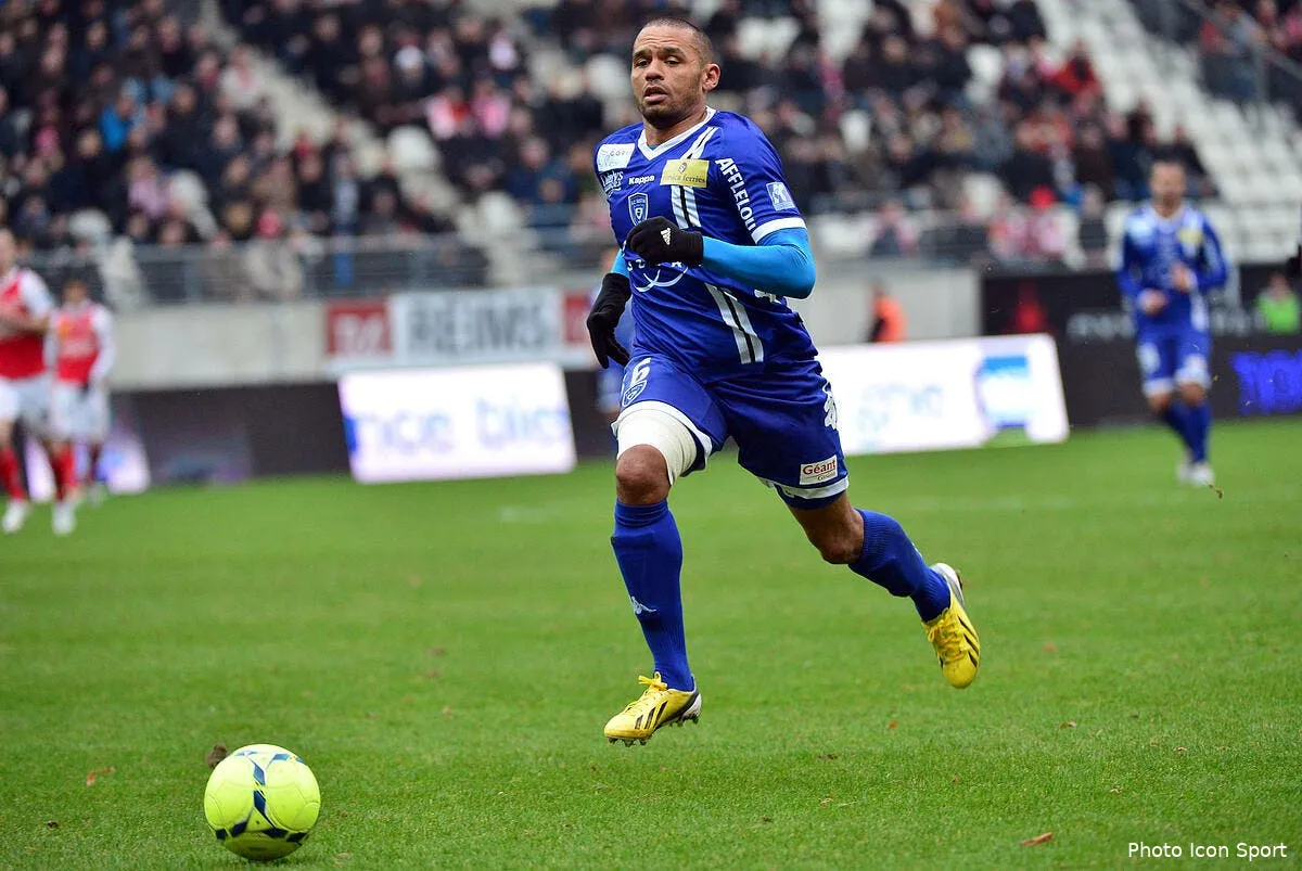 angoula bastia prend huit matchs iconsport win 130113 88 2652259