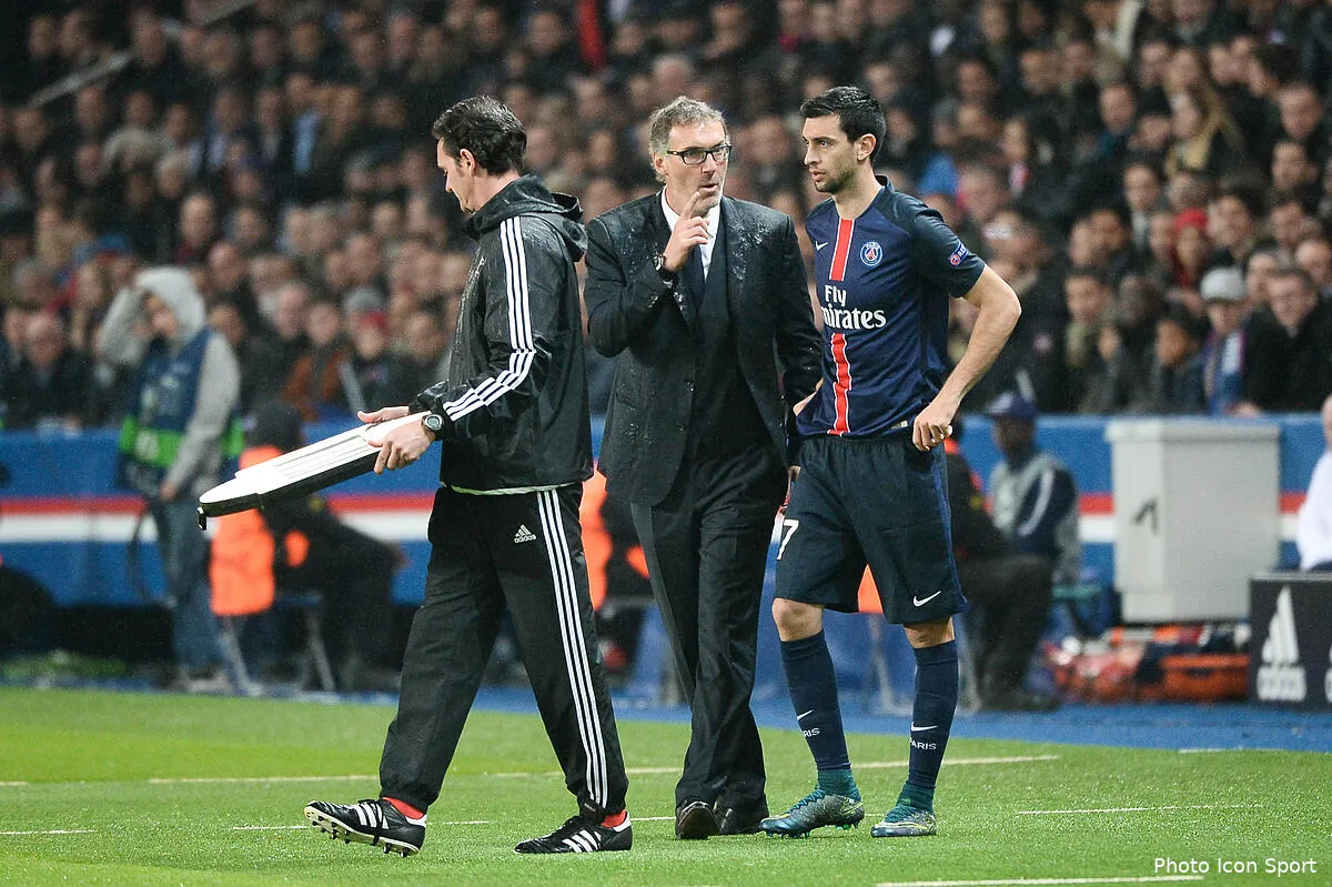 anigo en admiration devant le coach du psg iconsport nlg 211015 17 177123645