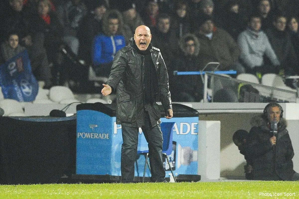 anigo tape du poing sur la table apres om reims iconsport jpt 151213 05 5273473