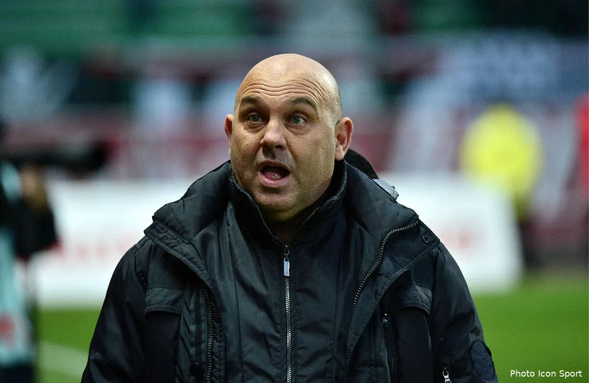 antonetti met un rouge a l arbitre et se rejouit du mental rennais iconsport win 021212 47 2349185