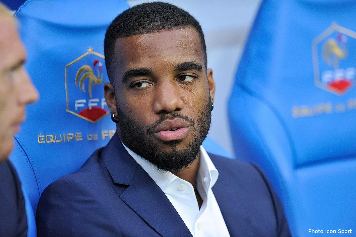 apres benzema l ol a l avenir des bleus avec lacazette iconsport meu 040914 08 0193873
