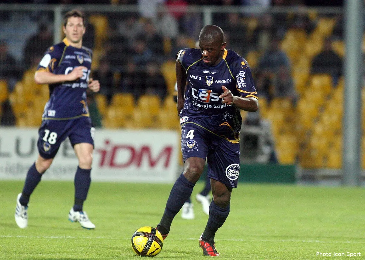 arles avignon pense quitter la l1 la tete haute iconsport guy 020411 31 7319080