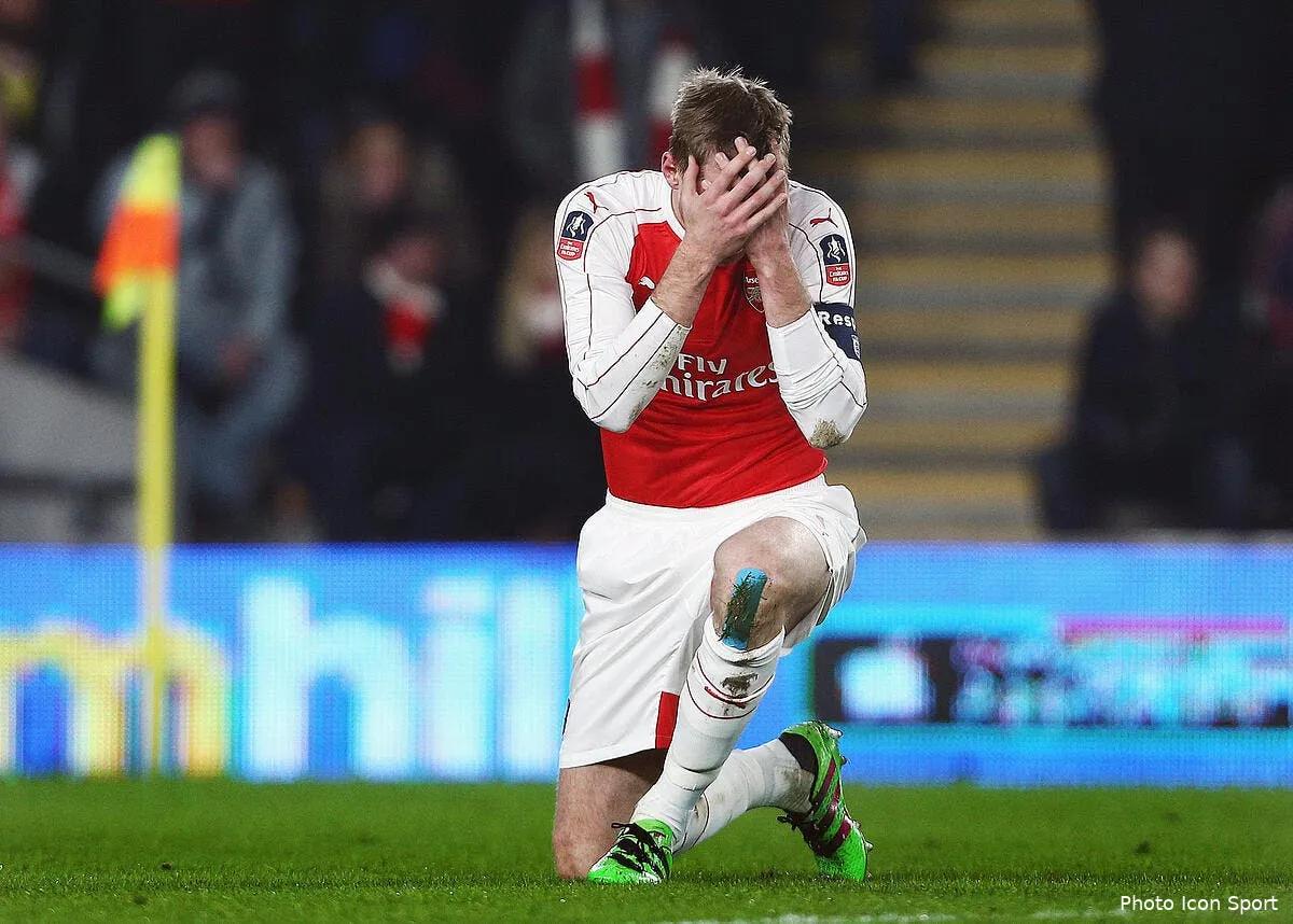 arsenal mertesacker out 5 mois iconsport bpi 080316 71 11149994