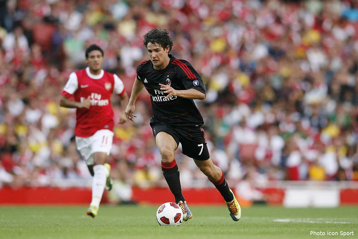 arsenal pret a abattre la carte van persie pour devancer le psg avec pato iconsport per 310710 554 0231819