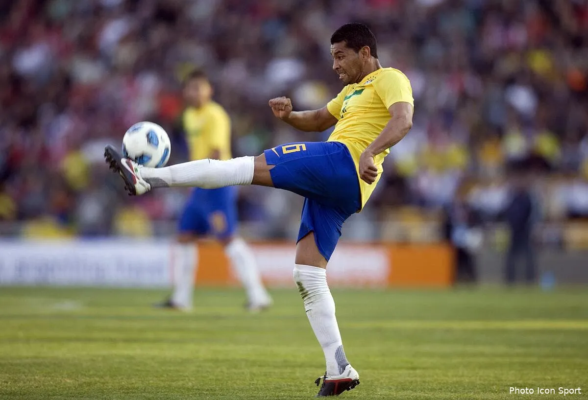 arsenal va signer andre santos et mertesacker iconsport ppg 090711 05 9324029