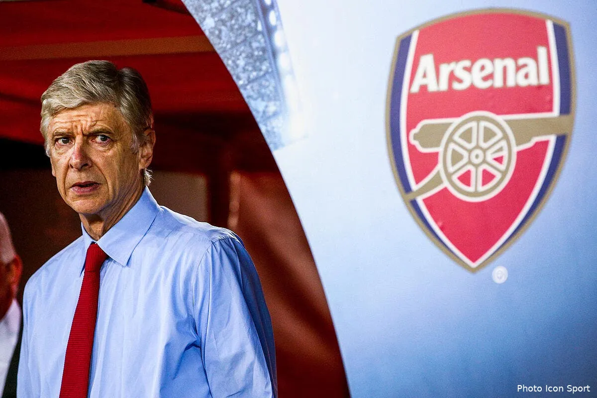 arsene wenger rend hommage a david bowie iconsport bpi 091215 19 05130301