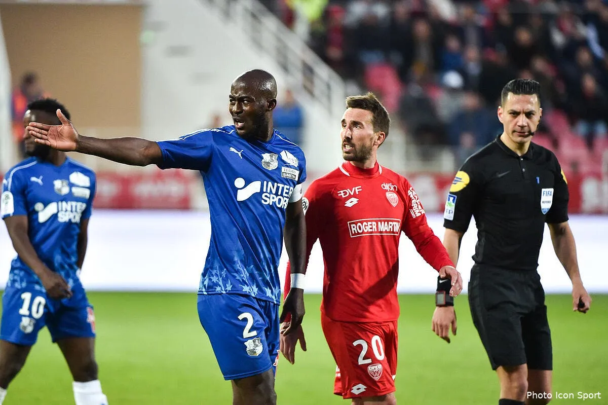 asc guano refuse de porter plainte contre l auteur de cris racistes icon poy 120419 02 03250359