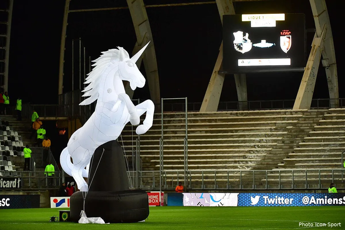 asc ol evacuation d une tribune le stade de licorne tombe en miettes iconsport icon win 201117 01 28874202785