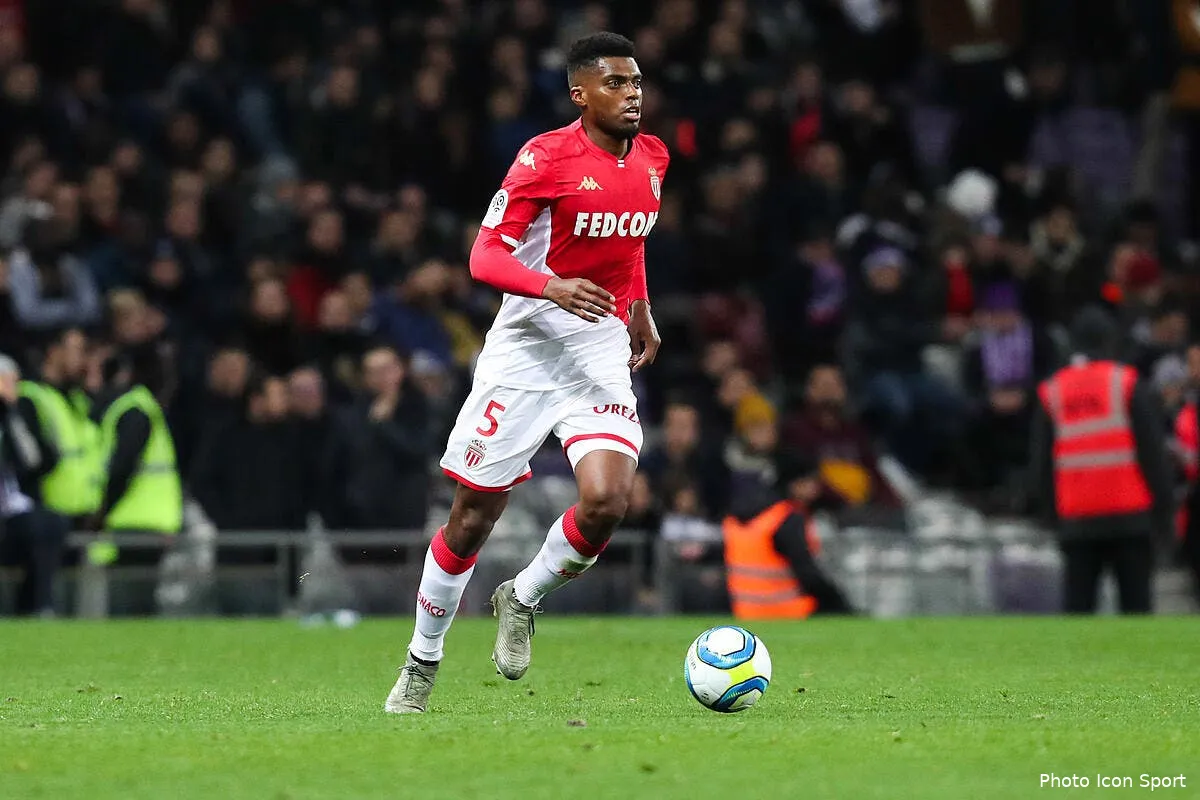 asm a peine arrive moreno ejecte un cadre de jardim au mercato jemerson 4274249