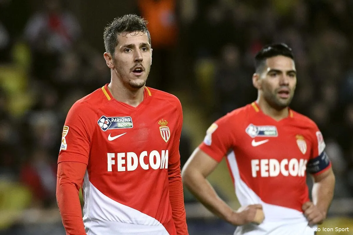 asm jardim explique pourquoi jovetic cire le banc jovetic 2209489