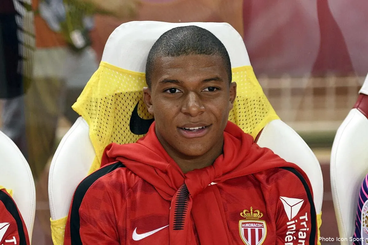 asm mbappe envoie un message d amour aux supporters de monaco iconsport icon anp 270817 05 22192165