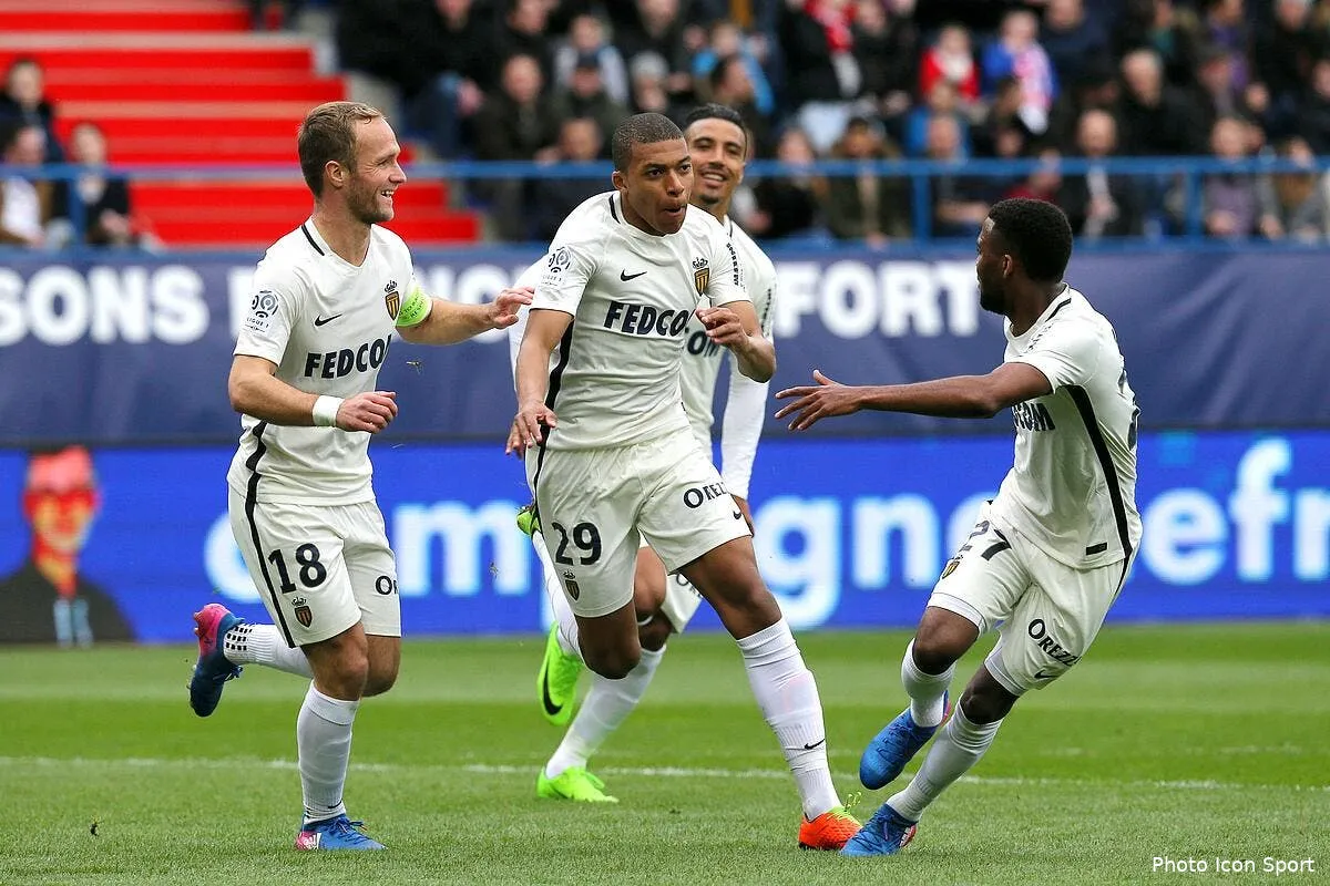 asm mbappe ovationne par le public caennais iconsport vmi 180317 05 07174270