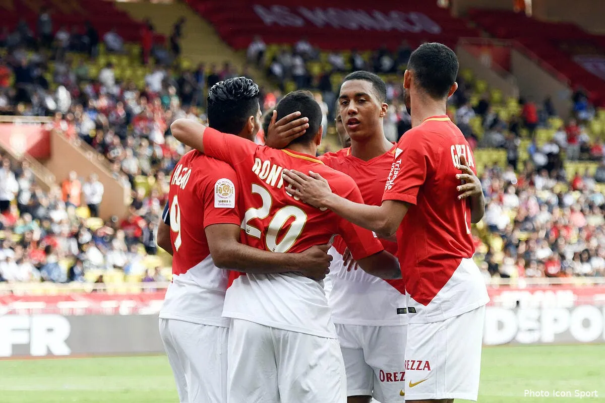 asm neuf buts en six matchs c est monsieur falcao iconsport icon anp 160917 01 01193511