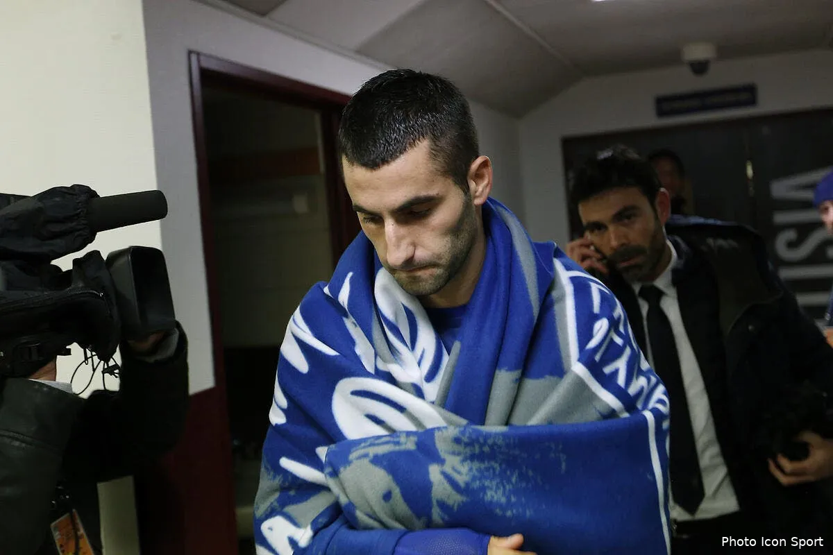 asm ol blesse a l echauffement gonalons laisse sa place a fekir iconsport mrv 031216 40 06164758