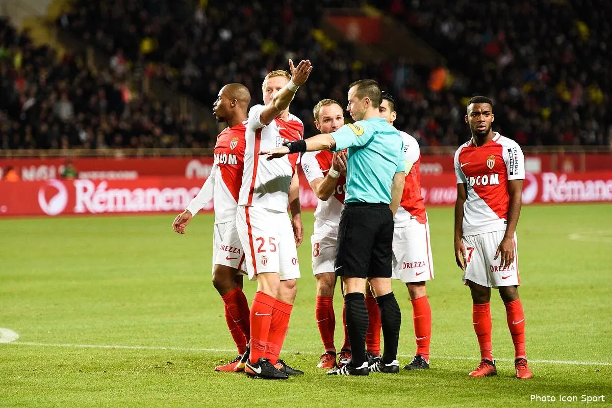 asm on a joue a 10 contre 12 vasilyev denonce un arbitrage pro ol iconsport zua 181216 02 10164788