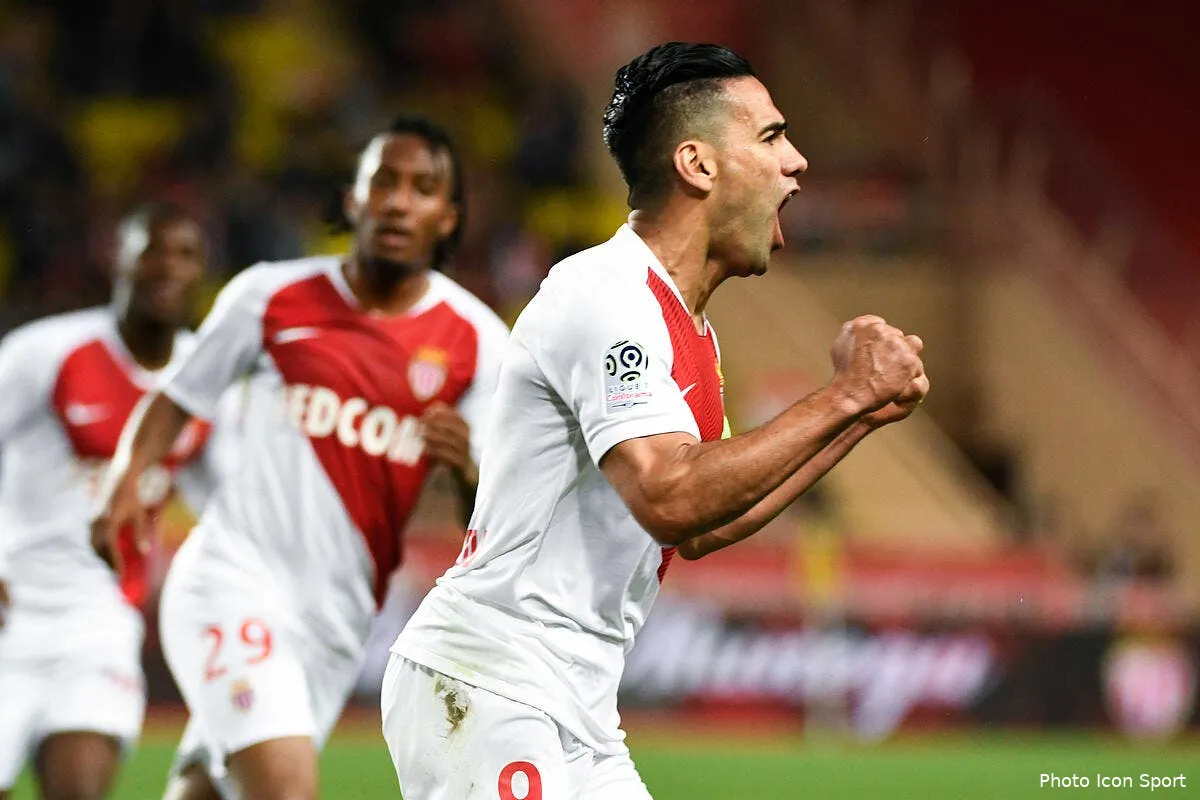 asm petrov classe le dossier falcao au mercato icon pdz 180519 93 03260395