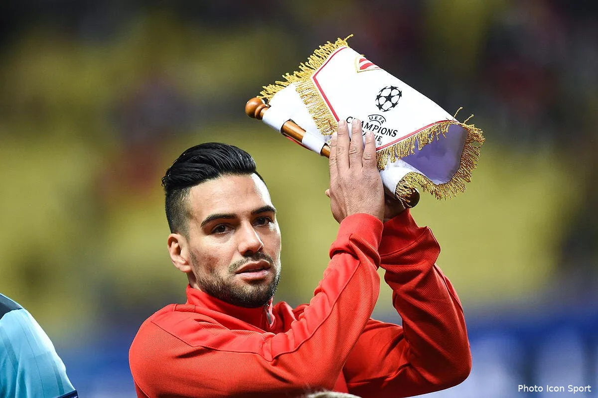 asm ronaldo apporte le plus beau des soutiens a falcao falcao 23160098