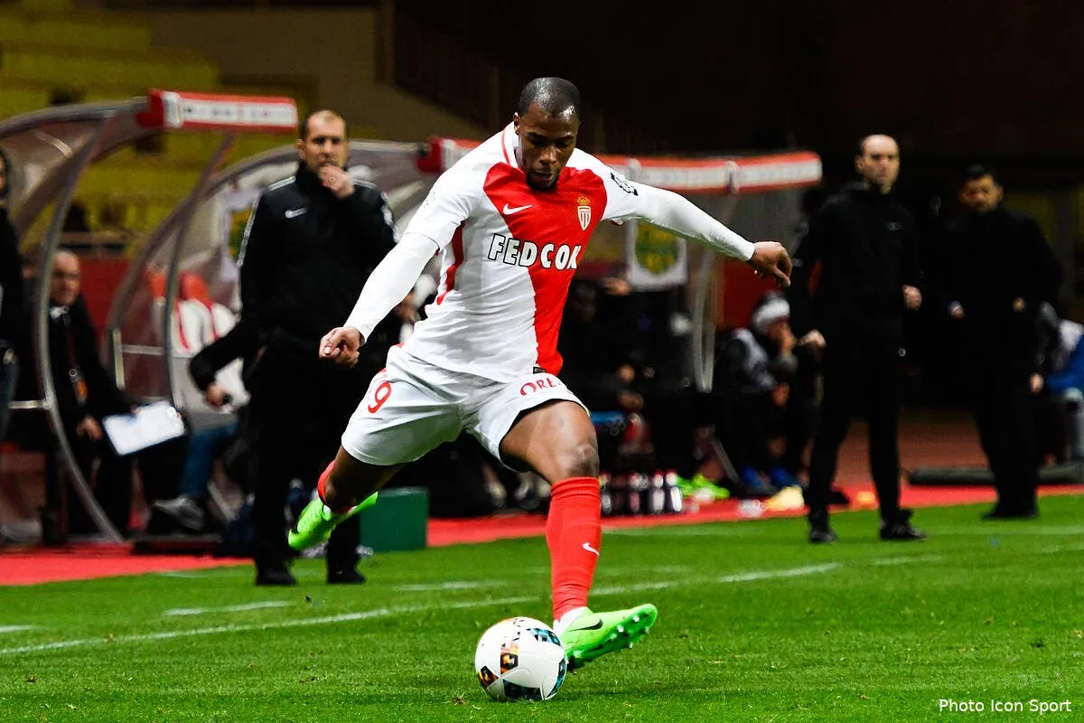 asm sidibe hospitalise ca sent le forfait pour dortmund iconsport zua 050317 08 08176186