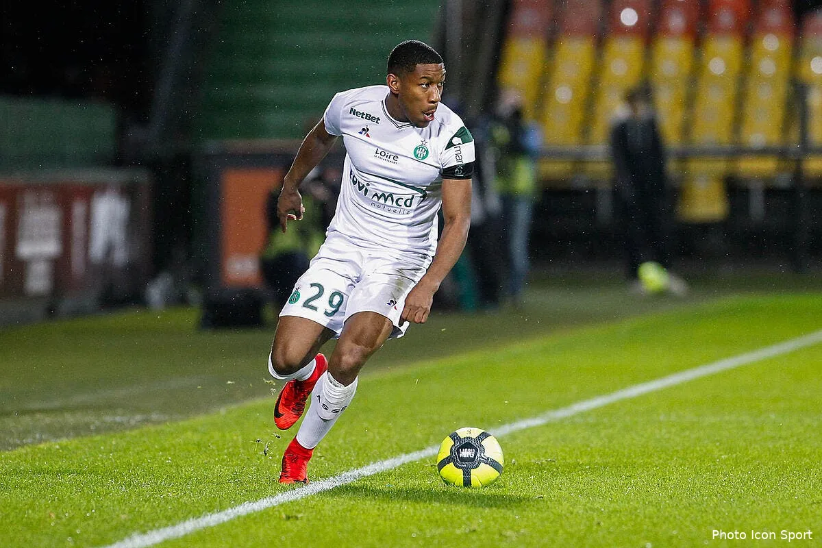 asse il reclame un bon de sortie et le paye tres cher pierre gabriel 2213689