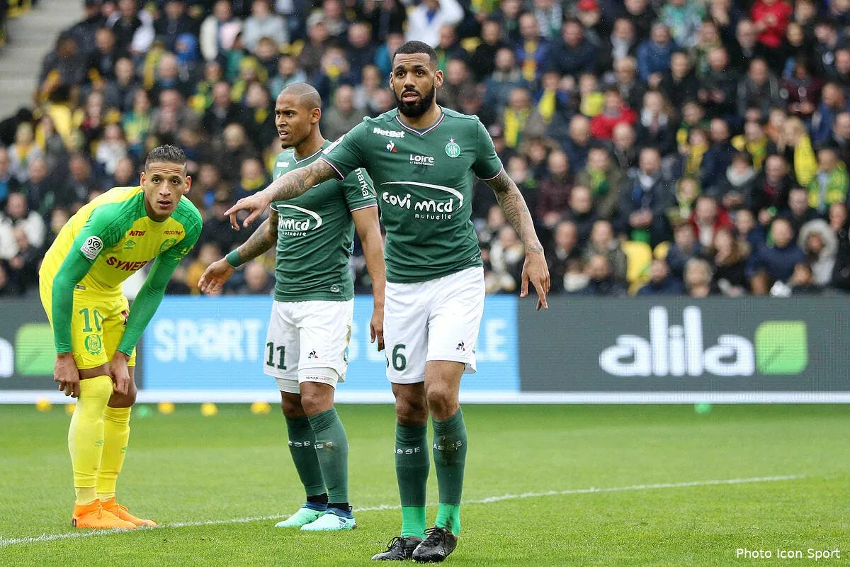 asse le maintien est assure m vila debouche le champagne icon lem 010418 05 35214571