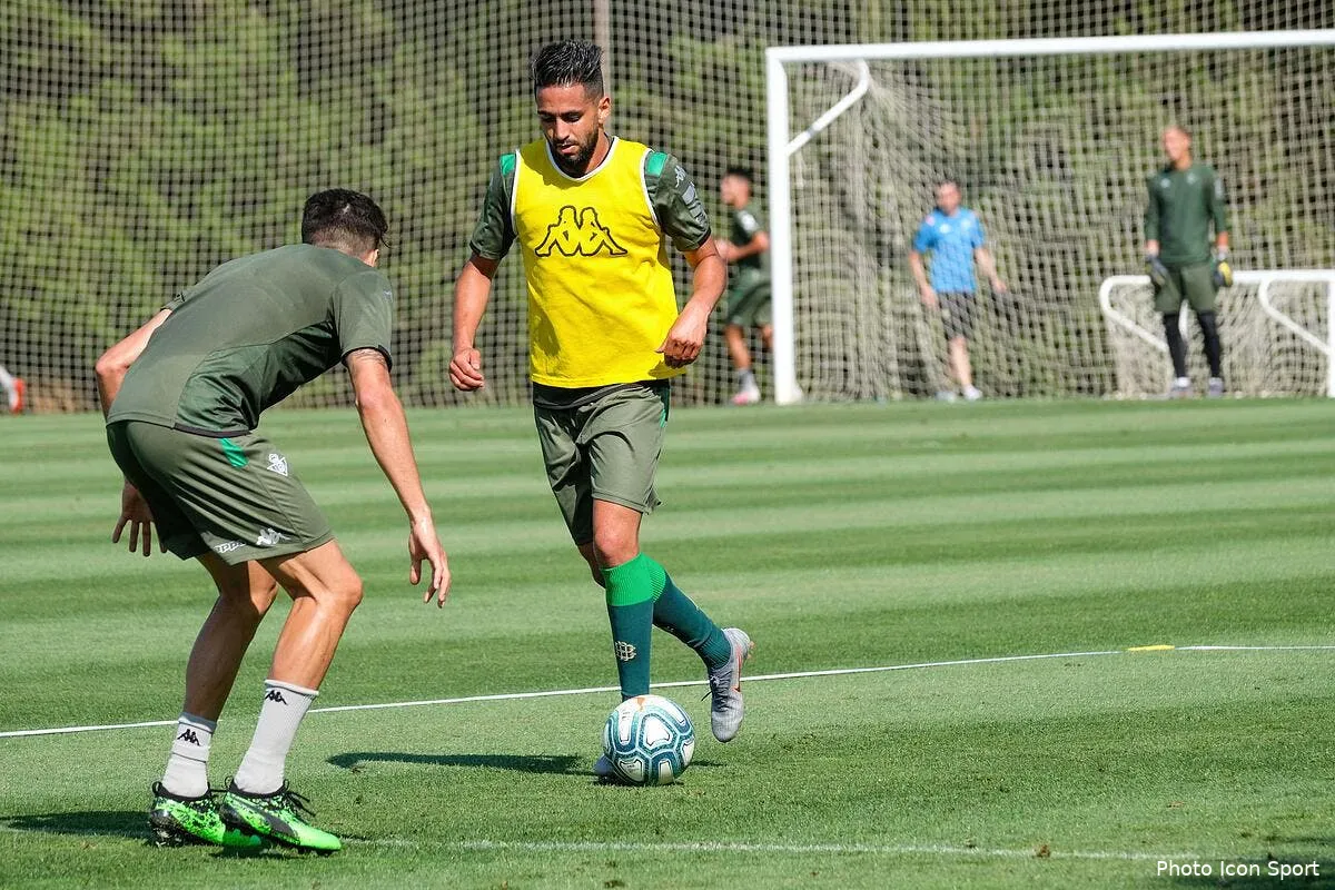 asse les footballeurs sont des branleurs boudebouz s agace icon ecommercefotos ecommerce2 98736016 1261085