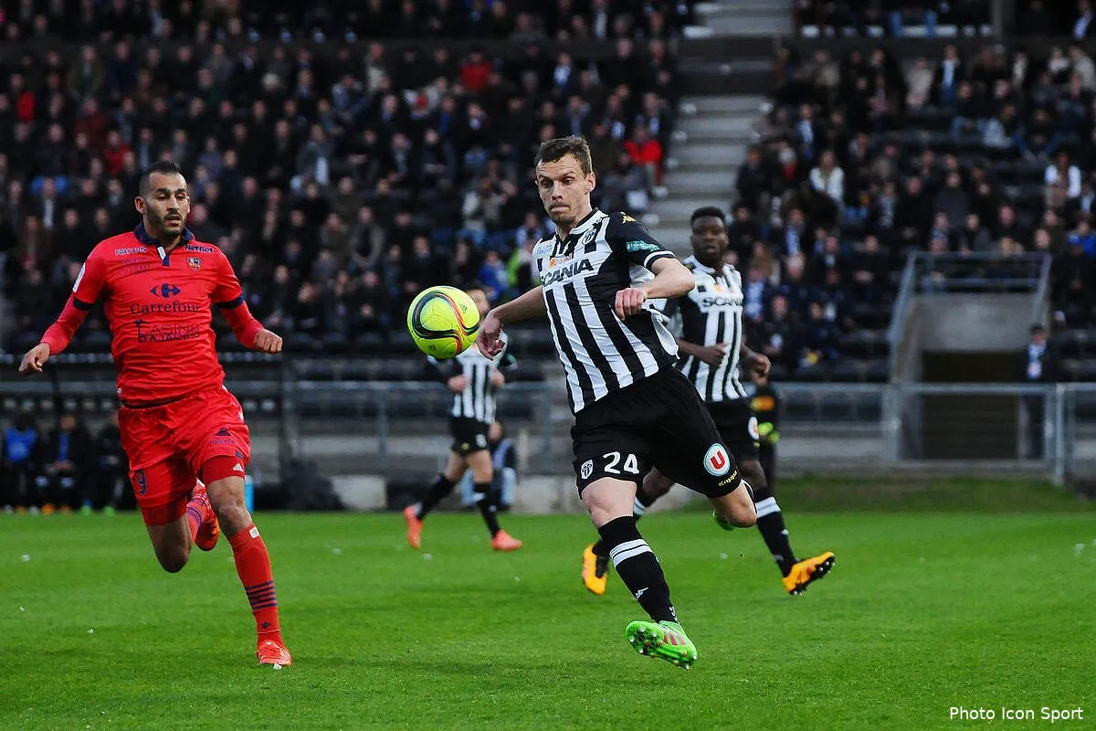 asse les verts tentent de faire baisser le prix de leur cible defensive iconsport leb 090416 01 09147584