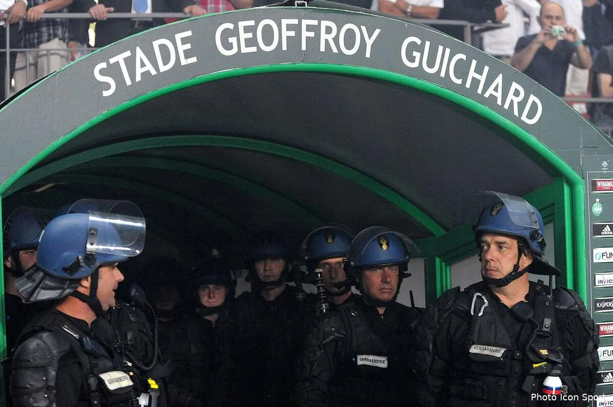 asse ol des crs pour remplacer les supporters lyonnais icon jpt 290511 06 43242321