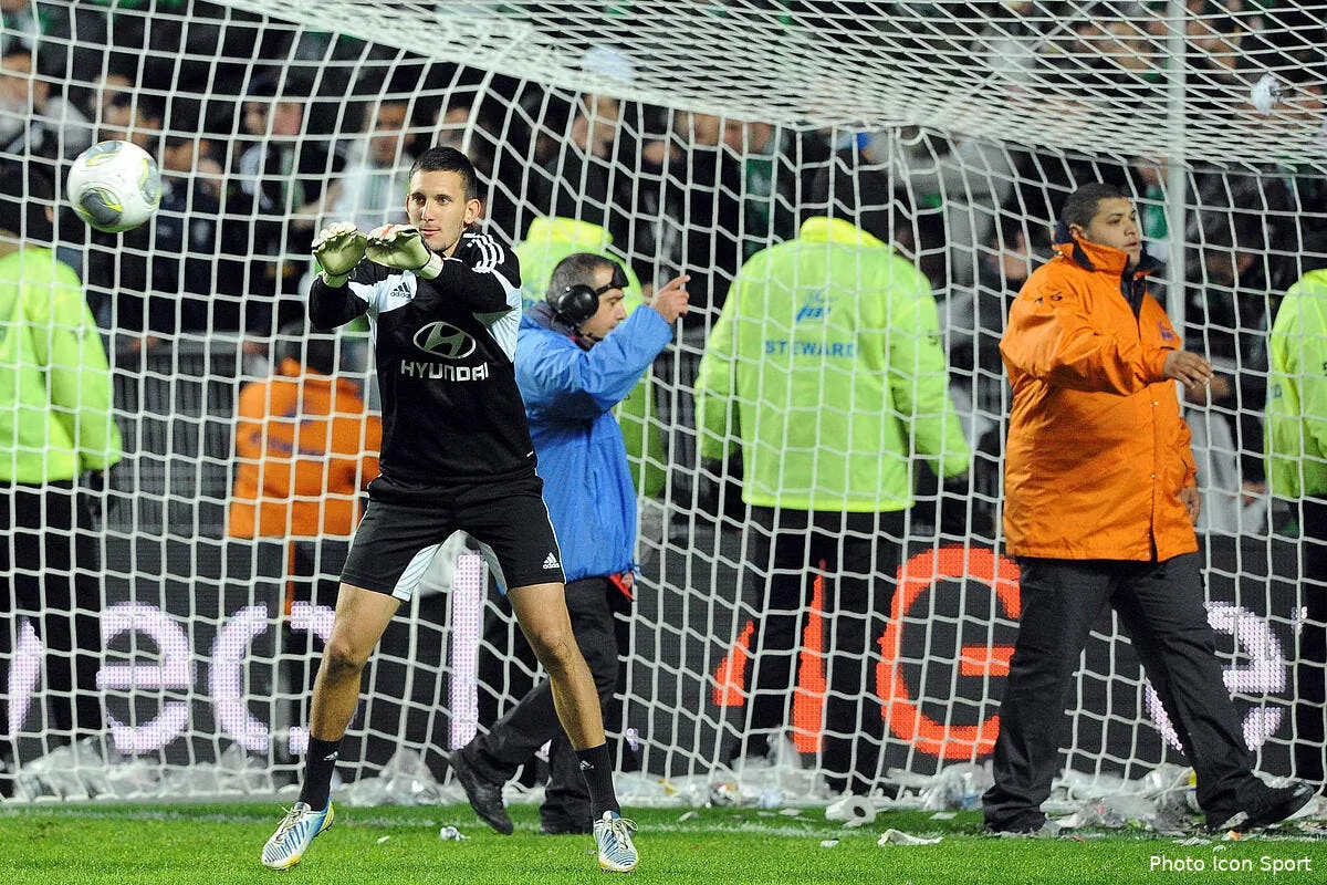 asse ol un supporters traite a coups de taser par des stadiers iconsport jpt 101113 20 9169663