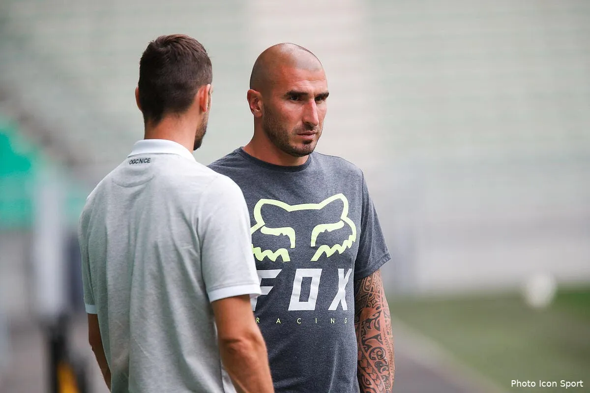 asse pierre menes se fait corriger il persiste pour ruffier icon bia 100720 11 100293051