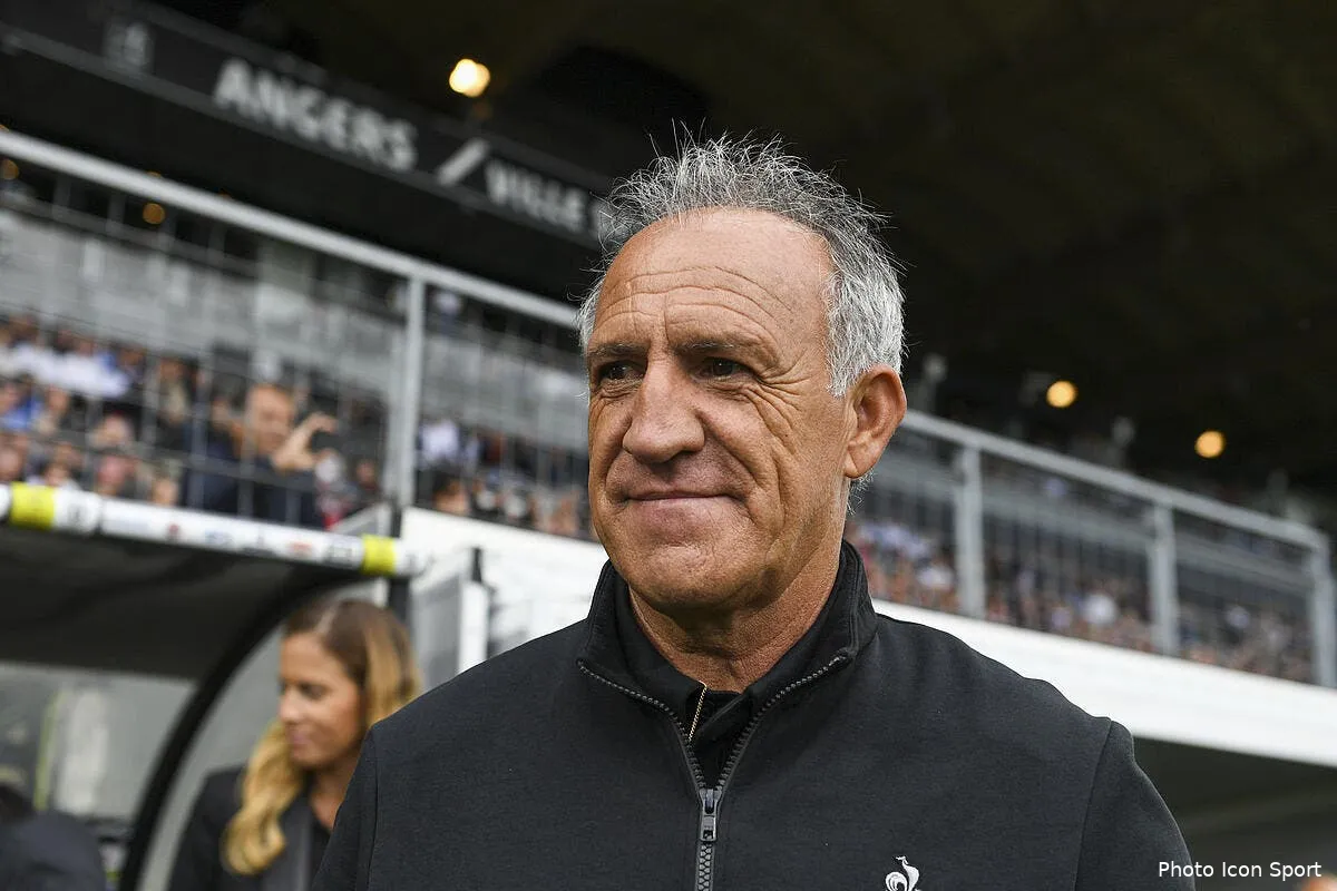 asse pierre menes voyait printant s asseoir sur 1 6 me d indemnites icon alc 220919 45 46265303